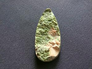 везувианит диопсид щетка (природный) 10х25х55