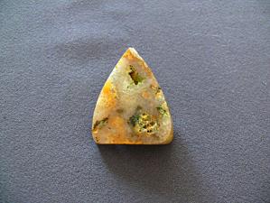 халцедон природный 12х34х43